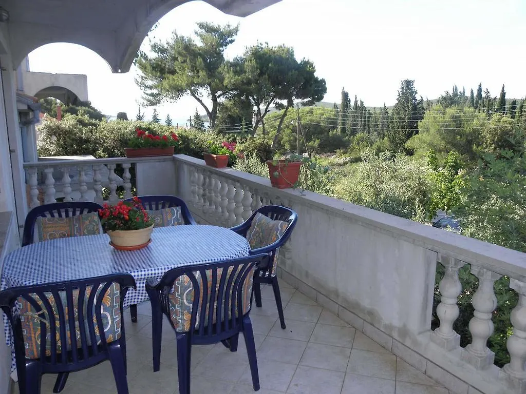 Apartments Mrva Ugljan