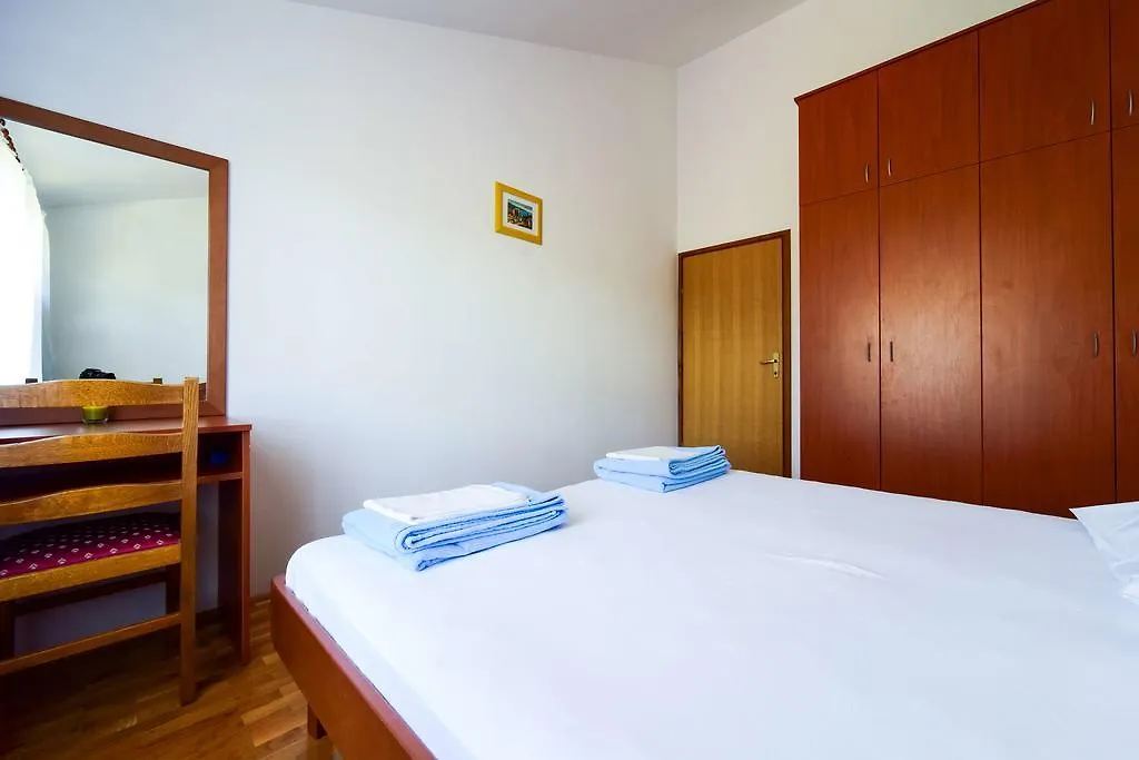 Apartments Mrva Ugljan