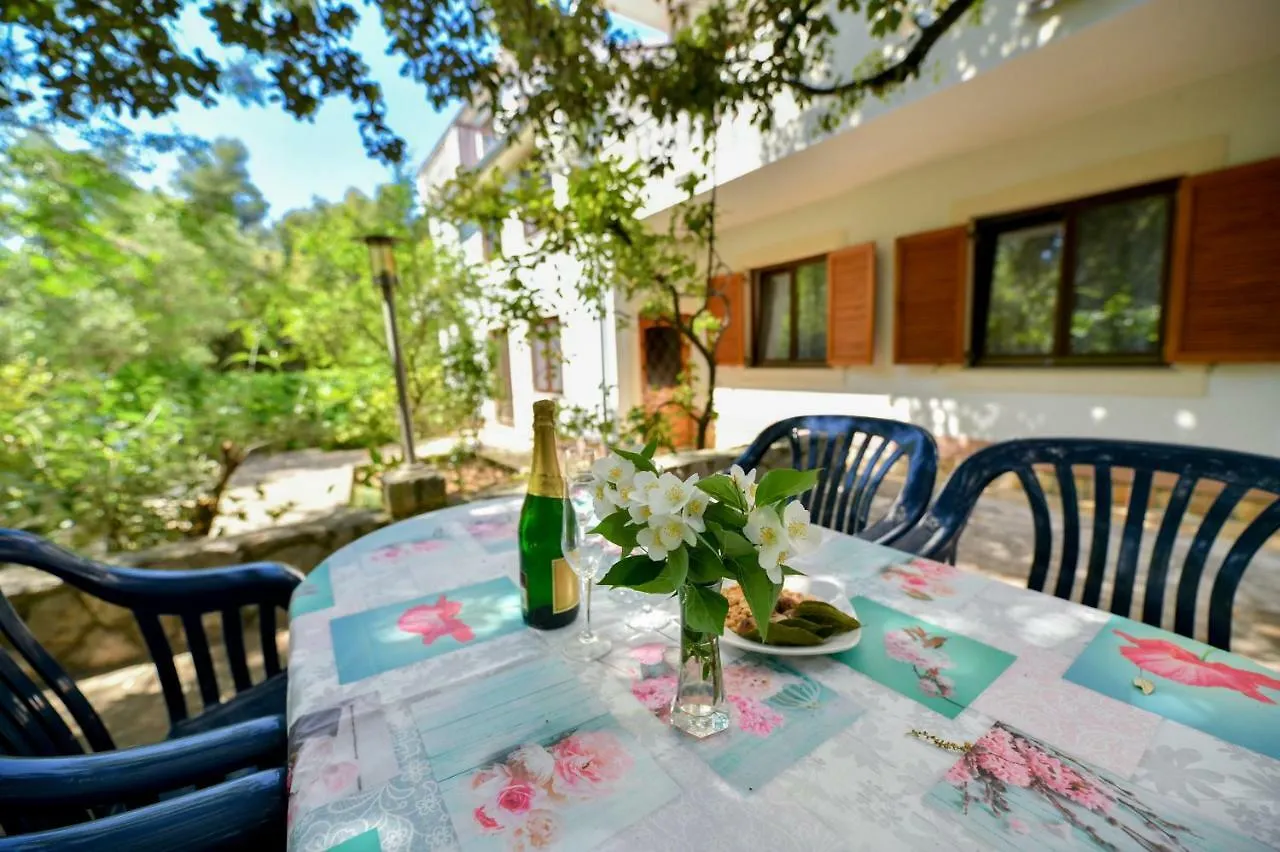 Apartments Mrva Ugljan 0*,  Kroatië